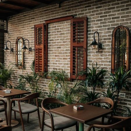 Bed Station Hostel & Bar Shkodër Екстериор снимка
