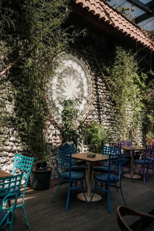 Bed Station Hostel & Bar Shkodër Екстериор снимка