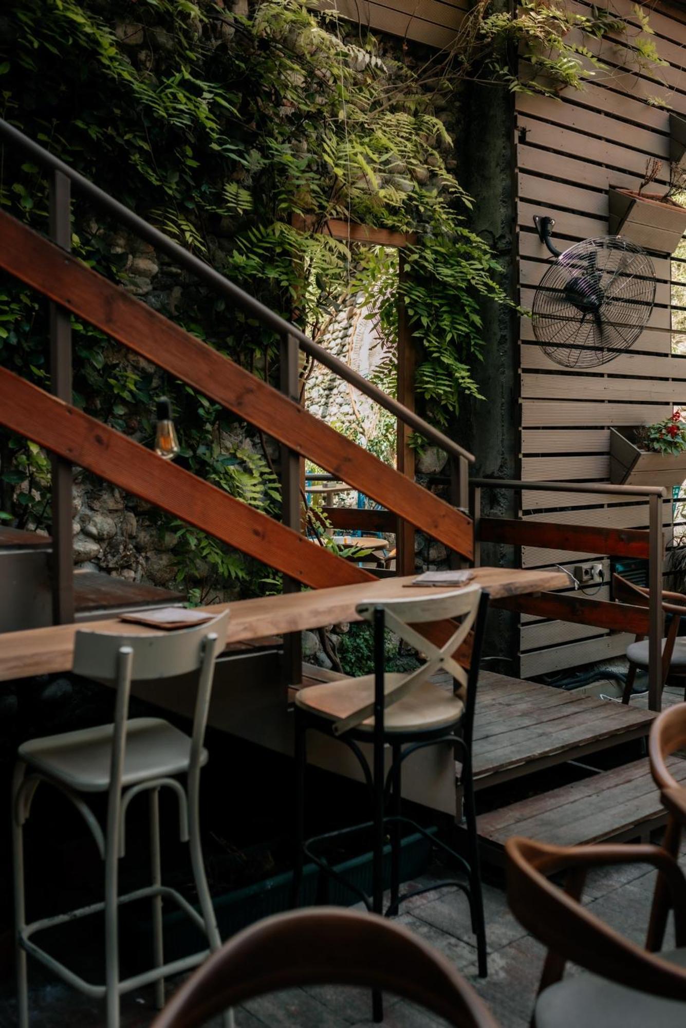 Bed Station Hostel & Bar Shkodër Екстериор снимка