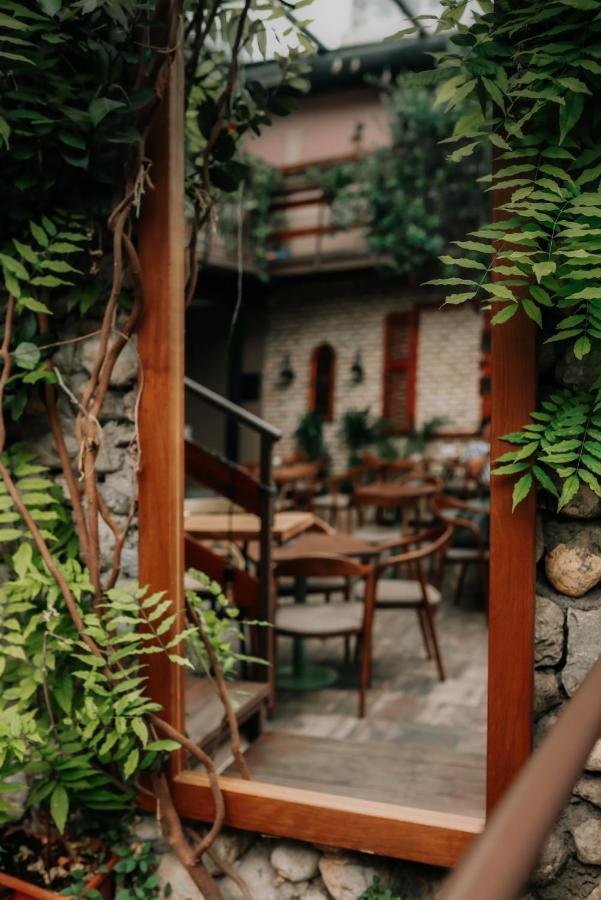Bed Station Hostel & Bar Shkodër Екстериор снимка