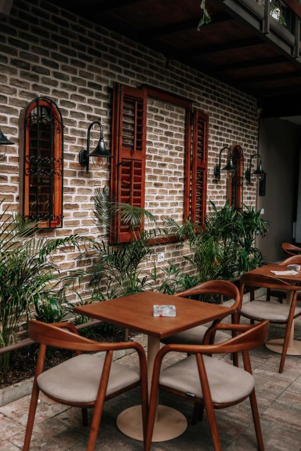 Bed Station Hostel & Bar Shkodër Екстериор снимка