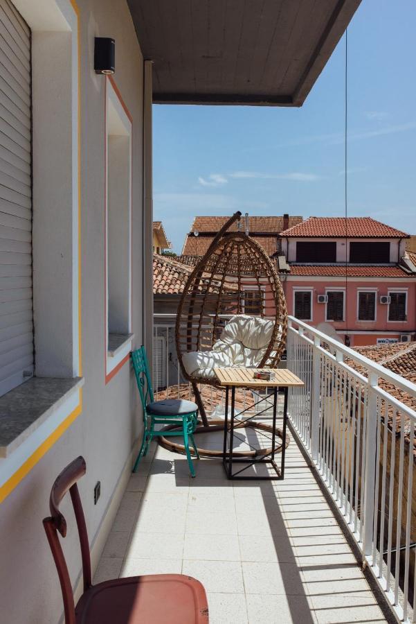 Bed Station Hostel & Bar Shkodër Екстериор снимка