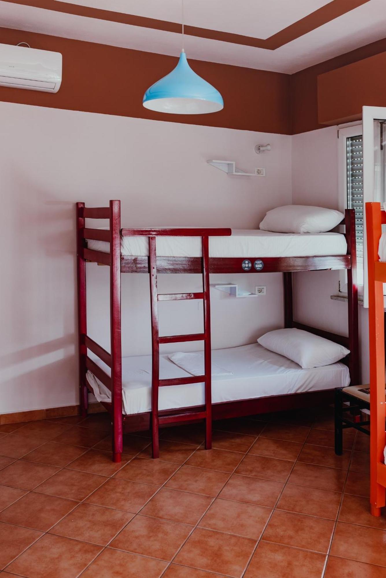 Bed Station Hostel & Bar Shkodër Екстериор снимка