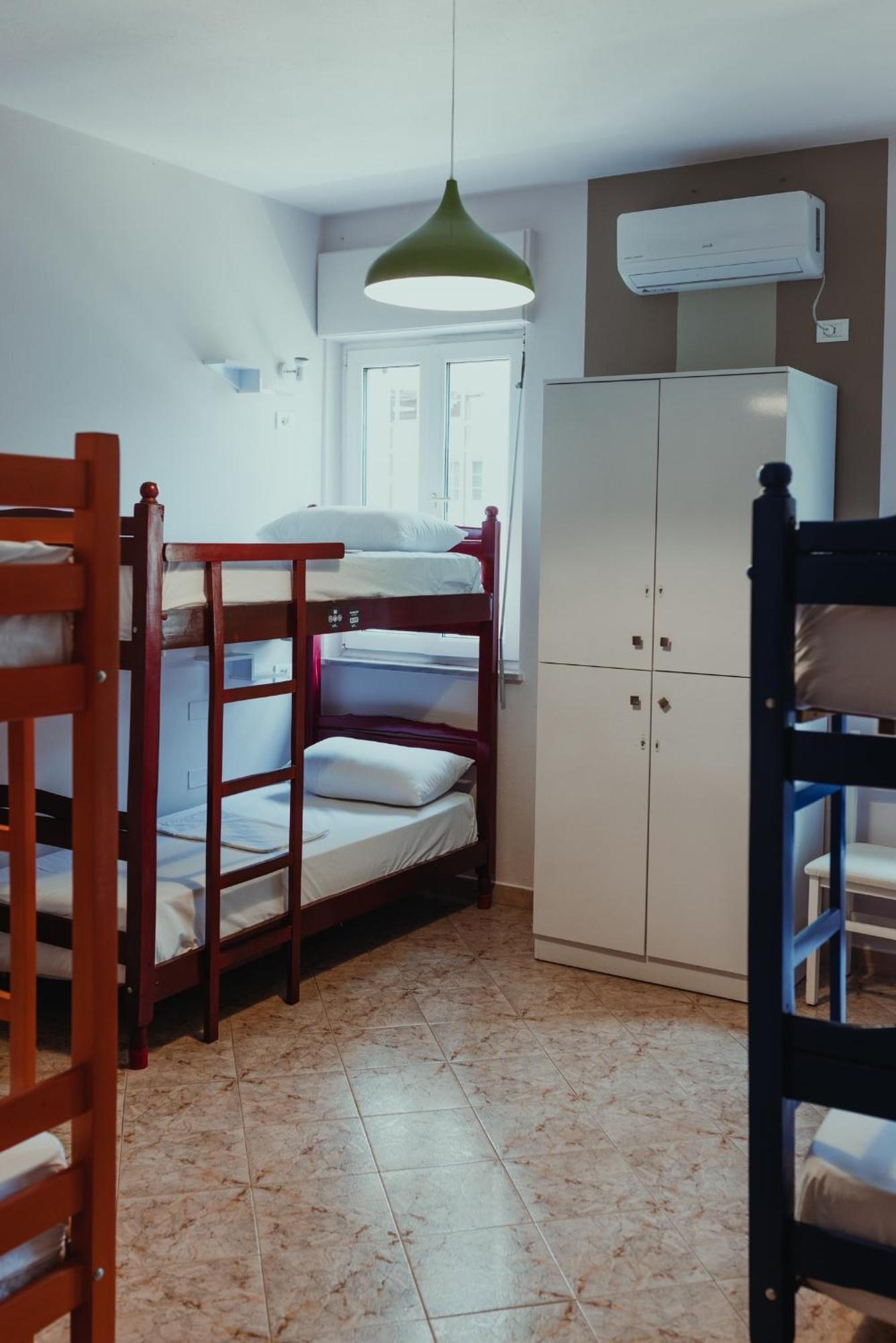 Bed Station Hostel & Bar Shkodër Екстериор снимка
