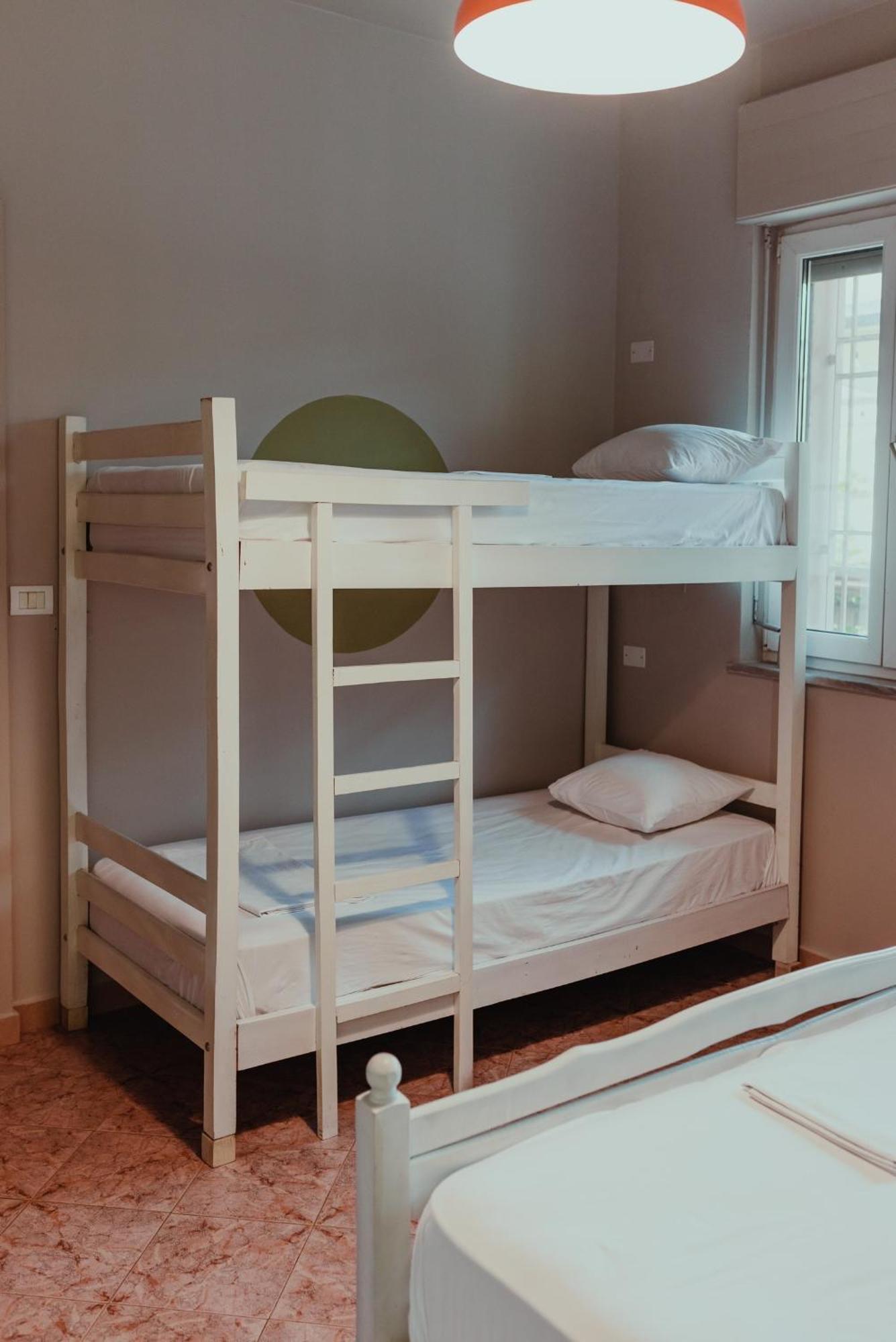 Bed Station Hostel & Bar Shkodër Екстериор снимка