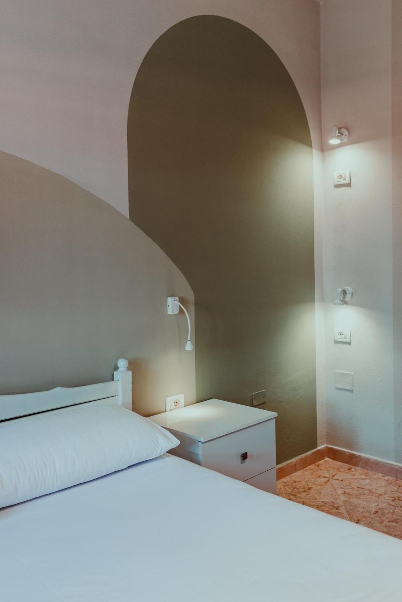 Bed Station Hostel & Bar Shkodër Екстериор снимка