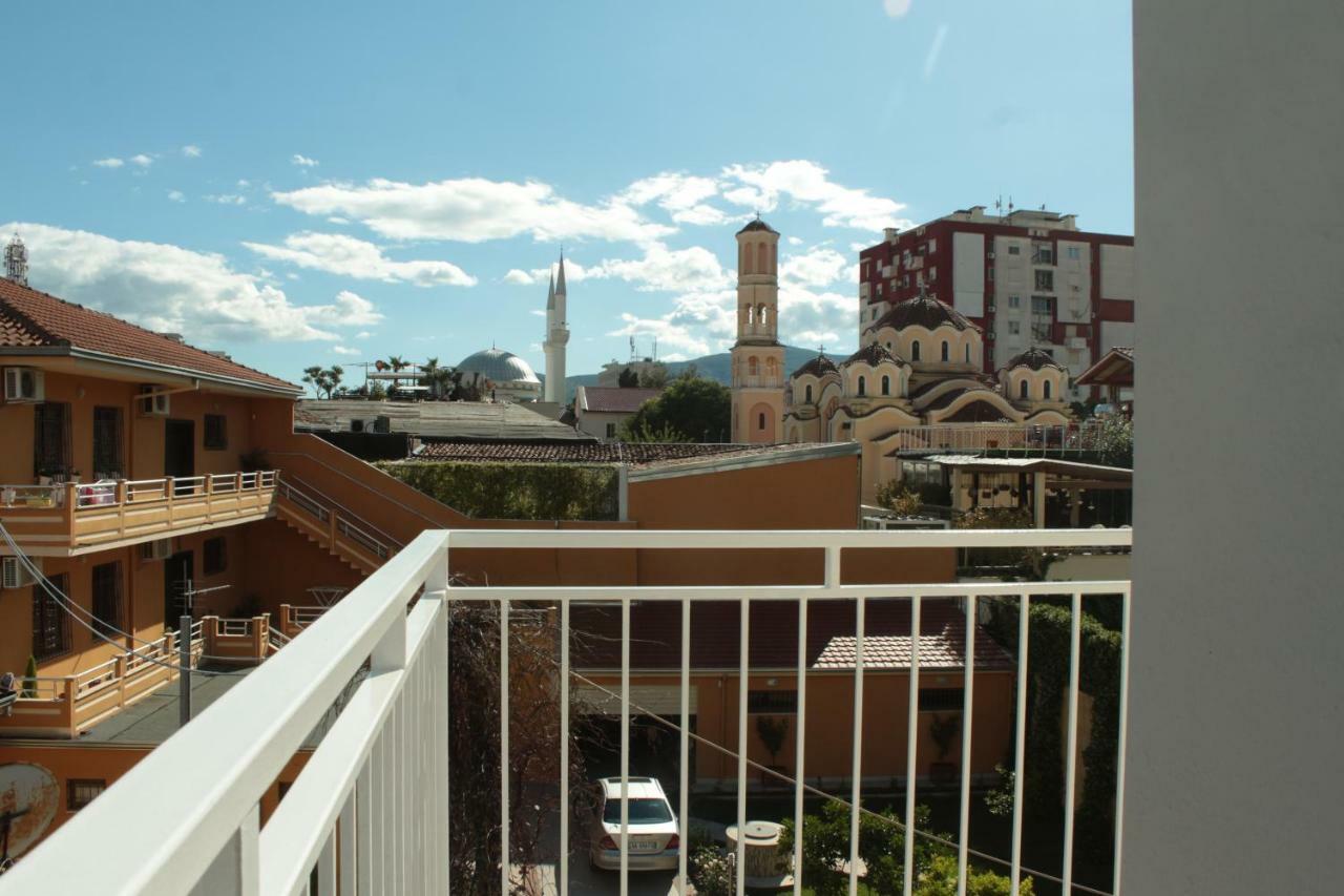 Bed Station Hostel & Bar Shkodër Екстериор снимка