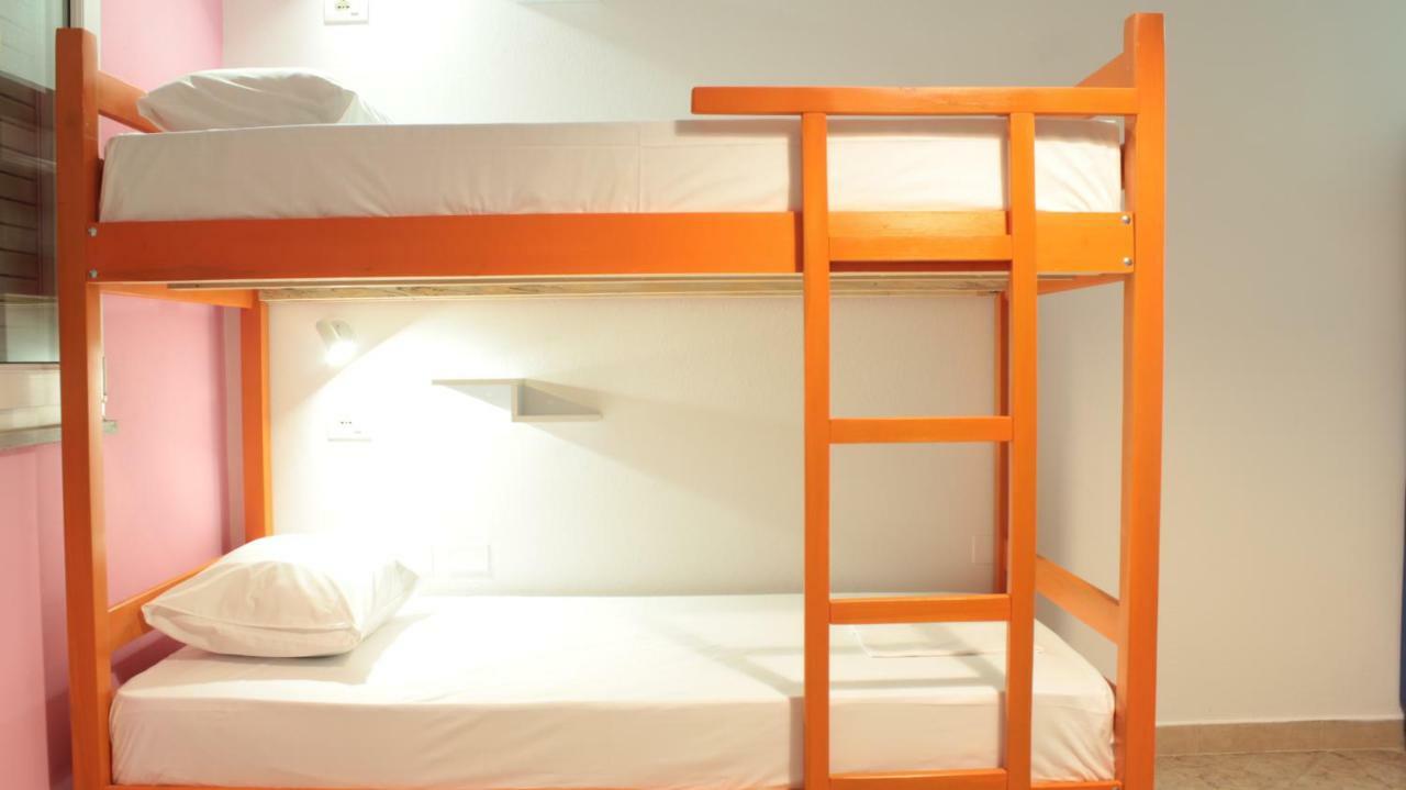Bed Station Hostel & Bar Shkodër Екстериор снимка