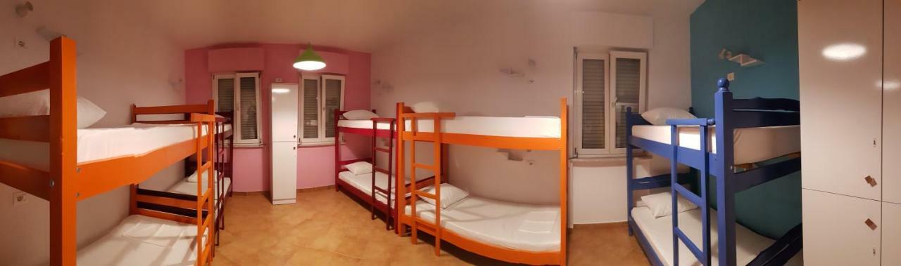 Bed Station Hostel & Bar Shkodër Екстериор снимка